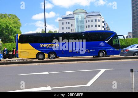 Megabus Parked, Kingsway, Cardiff City Centre, Juli 2023 Stockfoto