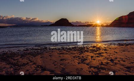 Sonnenaufgang am Strand Stockfoto