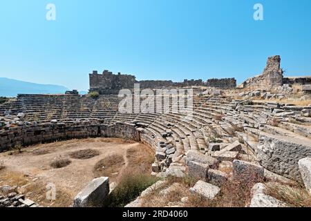 Antalya, Türkei - 15. Juli 2023: Griechisches Theater in der antiken Stadt Xanthos Stockfoto