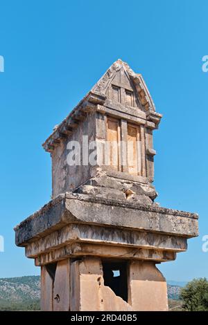 Antalya, Türkei - 15. Juli 2023: Grabdenkmal und die Ruinen der antiken Stadt Xanthos Stockfoto