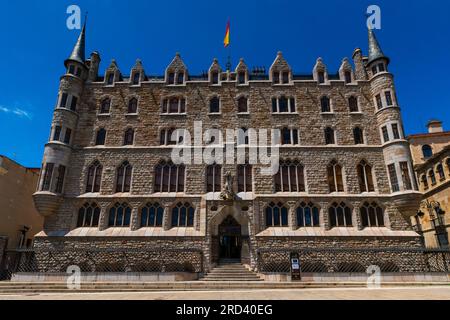 Museo Casa Botines Gaudí, Leon, Castilla, Spanien. Das Museum wird von der Fundación Obra Social de Castilla y León gesponsert. Stockfoto