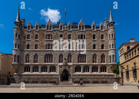 Museo Casa Botines Gaudí, Leon, Castilla, Spanien. Das Museum wird von der Fundación Obra Social de Castilla y León gesponsert. Stockfoto