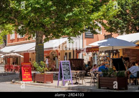 Cafés und Restaurants in Aiguines, Brignoles, Parc Naturel Regional du Verdon, Var, Provence-Alpes-Cote d’Azur, Frankreich, Stockfoto