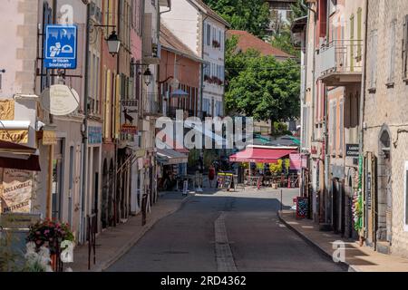 Straßenszene in Seyne, Digne-les-Bains, Alpes-de-Haute-Provence, Provence-Alpes-Cote d’Azur, Frankreich Stockfoto