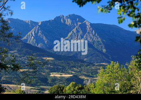 Berge und Landschaft nahe Lac de Serre Poncon Verdon Gorge Provence-Alpes-Côte d'Azur Alpes-de-Haute-Provence Frankreich Stockfoto