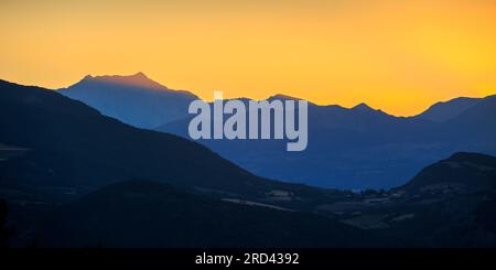 Sonnenuntergang über dem Lac de Serre Poncon Verdon Gorge Parc Naturel Regional du Verdon Provence-Alpes-Côte d'Azur Alpes-de-Haute-Provence Hautes-Alpes Frankreich Stockfoto