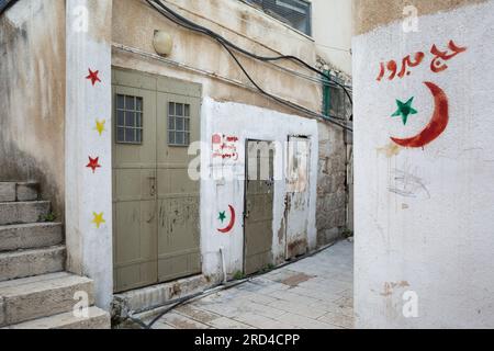 Arabische Graffiti auf den Straßen des muslimischen Viertels der Altstadt von Jerusalem Stockfoto