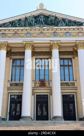 Säätytalo gegenüber der Bank of Finland in Helsinki, Finnland Stockfoto