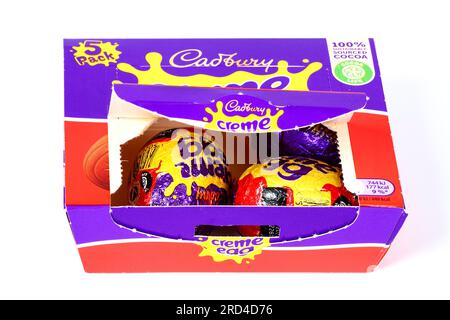 Offene Schachtel Cadbury Creme Eggs Stockfoto