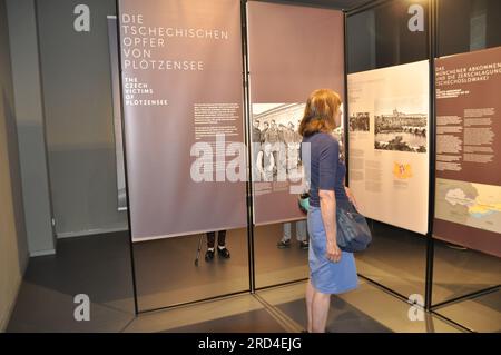 Berlin, Deutschland. 18. Juli 2023. Eine tschechisch-deutsche Ausstellung über die Hinrichtungen im Berliner Nazigefängnis Plotzensee und die dort getöteten tschechischen Opfer wurde heute, am Dienstag, dem 18. Juli 2023, in Berlin im Mahnmal für den deutschen Widerstand eröffnet. Kredit: Zapotocky Ales/CTK Photo/Alamy Live News Stockfoto