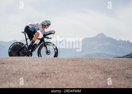 Passy, Frankreich. 18. Juli 2023. Bild von Zac Williams/SWpix.com- 18/07/2023 - Radfahren - 2023 Tour de France - Stage 16 ITT Passy to Combloux (22,4km) - Alexy Lutsenko, Astana Qazaqstan. Kredit: SWpix/Alamy Live News Stockfoto