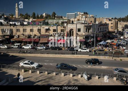 Panoramablick aus der Vogelperspektive auf die Sultan Suleiman St. in Ost-Jerusalem, Israel Stockfoto