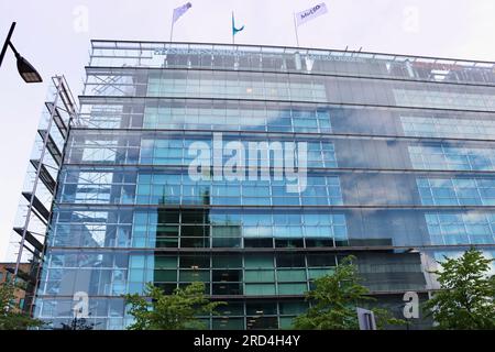 Außenansicht des Sanomatalo-Gebäudes im Zentrum von Helsinki, Finnland Stockfoto