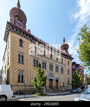 Bedford Stuyvesant: Friendship Baptist Church, erbaut im Jahr 1910 in der vielseitigen maurischen Revival, war ursprünglich der Kismet Tempel, für ein Kapitel des Schreiners. Stockfoto