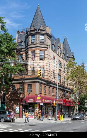 Bedford Stuyvesant: Ziegelsteinhaus 478 Nostrand Avenue / 147 Hancock Street, im historischen Viertel Bedford in Brooklyn. Stockfoto