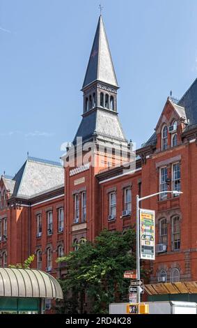 Bedford Stuyvesant: Historisches Wahrzeichen Girls High School, Victorian Gothic, entworfen von demselben Architekten wie die nahe gelegene Boys High School. Stockfoto