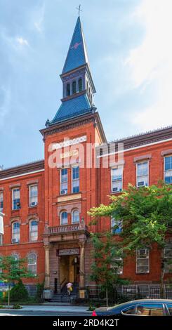 Bedford Stuyvesant: Historisches Wahrzeichen Girls High School, Victorian Gothic, entworfen von demselben Architekten wie die nahe gelegene Boys High School. Stockfoto