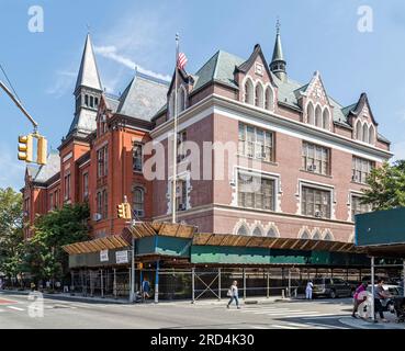 Bedford Stuyvesant: Historisches Wahrzeichen Girls High School, Victorian Gothic, entworfen von demselben Architekten wie die nahe gelegene Boys High School. Stockfoto