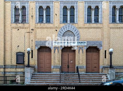 Bedford Stuyvesant: Friendship Baptist Church, erbaut im Jahr 1910 in der vielseitigen maurischen Revival, war ursprünglich der Kismet Tempel, für ein Kapitel des Schreiners. Stockfoto