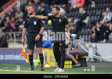 Hull, UK. 18. Juli 2023. Liam RoSenior Manager von Hull City Gesten and Reactions während des Vorsaison Freundschaftsspiels Hull City gegen Barnsley im MKM Stadium, Hull, Großbritannien, 18. Juli 2023 (Foto von James Heaton/News Images) in Hull, Großbritannien, am 7./18. Juli 2023. (Foto: James Heaton/News Images/Sipa USA) Guthaben: SIPA USA/Alamy Live News Stockfoto