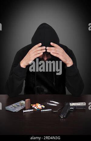 Addict in Verzweiflung auf einem schwarzen Hintergrund Stockfoto