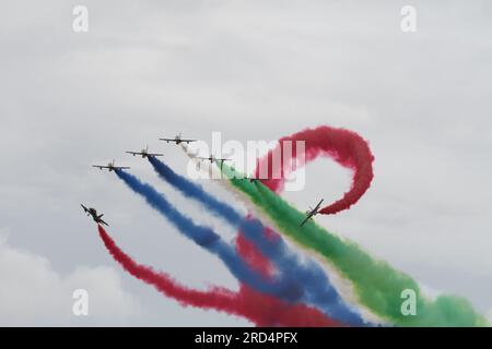 Royal International Air Tattoo, RAF Fairford, 16. Juli 2023. Fursan Al Emarat vom United Arab Emerates Air Force Aerobatic Team. Stockfoto