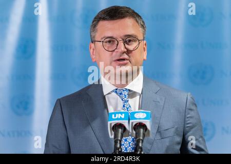 Pressetreffen mit dem ukrainischen Außenminister Dmytro Kuleba am UN-Hauptquartier in New York am 18. Juli 2023 Stockfoto