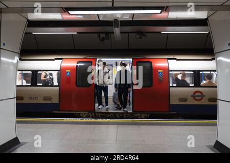 London, Vereinigtes Königreich - 18. Juli 2023: Fahrer und Mitarbeiter der Londoner U-Bahn werden vom 23. Juli bis zum 29. Juli streiken. Stockfoto