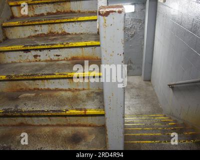 Rosted and Decrepit Stairway, USA, Juni 2023, © Katharine Andriotis Stockfoto