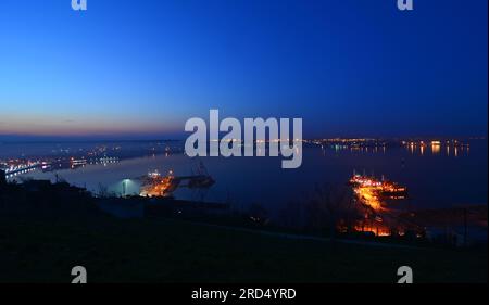 Der Stadtteil Marmara Ereglisi in Tekirdag, Türkei, ist eine Tourismusstadt. Es zieht mit seinen historischen Artefakten und dem Meer Aufmerksamkeit auf sich. Stockfoto