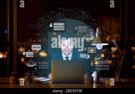 Junger Geschäftsmann, der in einem dunklen Büro an einem Laptop arbeitet und Chatbot verwendet Stockfoto