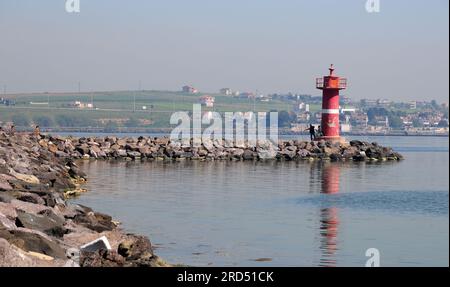 Der Stadtteil Marmara Ereglisi in Tekirdag, Türkei, ist eine Tourismusstadt. Es zieht mit seinen historischen Artefakten und dem Meer Aufmerksamkeit auf sich. Stockfoto