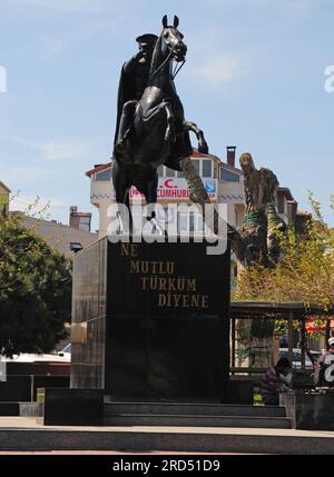 Der Stadtteil Marmara Ereglisi in Tekirdag, Türkei, ist eine Tourismusstadt. Es zieht mit seinen historischen Artefakten und dem Meer Aufmerksamkeit auf sich. Stockfoto