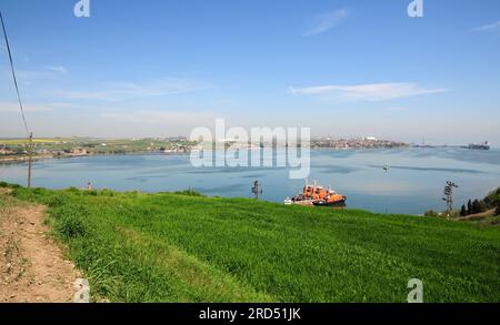 Der Stadtteil Marmara Ereglisi in Tekirdag, Türkei, ist eine Tourismusstadt. Es zieht mit seinen historischen Artefakten und dem Meer Aufmerksamkeit auf sich. Stockfoto