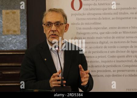 Porträt des Schriftstellers Marco Lucchesi, Präsident der National Library Foundation und Präsident der Brasilianischen Akademie des Wissens Stockfoto