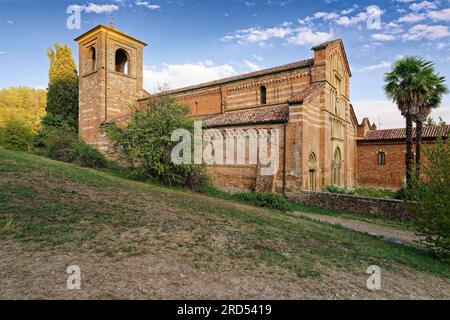 Die Abtei Vezzolano, Abbazia Santa Maria di Vezzolano, Albugnano, Provinz Asti, Monferrato, Piemont, Italien Stockfoto