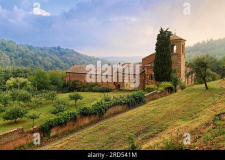 Abtei, Abendstimmung nach Gewitter, Abbazia Santa Maria di Vezzolano, Albugnano, Provinz Asti, Monferrato, Piemont, Italien Stockfoto