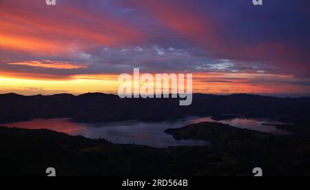 Sonnenuntergang über Akaroa Stockfoto