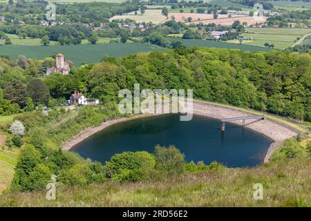 Reservoir und Little Malvern Priory, Malvern Hills, England, Großbritannien Stockfoto