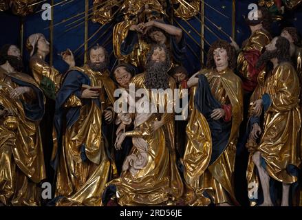 Details über den berühmten Altar des Veitssteins, der zeigt, wie Maria einschlaft, umgeben von Aposteln, der Marienkirche, Krakau, Polen Stockfoto