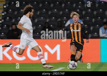 Hull, UK. 18. Juli 2023. Harry Vaughan #14 of Hull City in Action während des Vorsaison-Freundschaftsspiels Hull City vs Barnsley im MKM Stadium, Hull, Großbritannien, 18. Juli 2023 (Foto von James Heaton/News Images) in Hull, Großbritannien, am 7./18. Juli 2023. (Foto: James Heaton/News Images/Sipa USA) Guthaben: SIPA USA/Alamy Live News Stockfoto