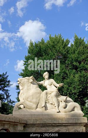 Statue am Wittelsbach-Brunnen, erbaut 1895 von Adolf von Hildebrand, Lenbachplatz, München, Bayern, Deutschland Stockfoto