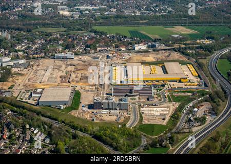 Neubau eines Gebäudekomplexes auf dem Gelände des DHL-Paketzentrums und des Logistikzentrums sowie auf der Baustelle und im Freiland Stockfoto