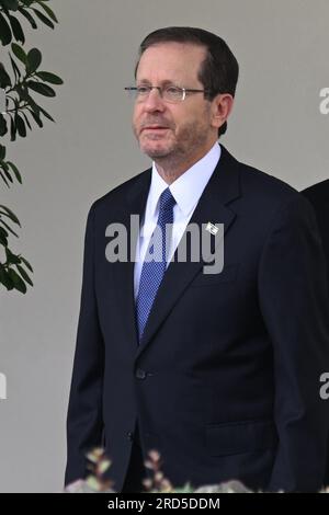 Washington, DC, USA. 18. Juli 2023. 7/18/23 das Weiße Haus Washington DC. Israelischer Präsident Isaac Herzog spricht mit Reportern nach einem Treffen mit Präsident Biden im Oval Office (Kreditbild: © Christy Bowe/ZUMA Press Wire), NUR REDAKTIONELLER GEBRAUCH! Nicht für den kommerziellen GEBRAUCH! Stockfoto