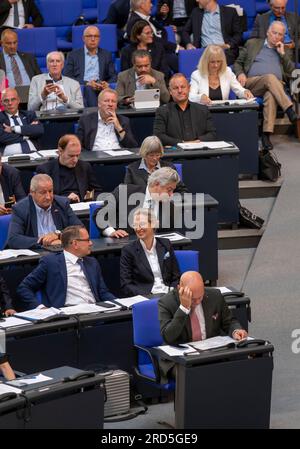 2. Reihe, von links nach rechts: Tino Chrupalla, Dr. Alice Weidel, oben rechts, vorletzte Reihe Dr. Alexander Gauland, Deutschland, Berlin, 06.07.2023 Stockfoto