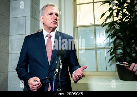 Washington, Usa. 18. Juli 2023. Haussprecher Kevin McCarthy (R-CA) spricht mit Reportern im U.S. Capitol. (Foto: Michael Brochstein/Sipa USA) Guthaben: SIPA USA/Alamy Live News Stockfoto