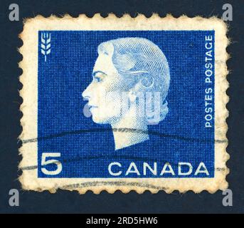 Königin Elisabeth II Briefmarke, ausgestellt in Kanada in den 1960er Jahren Stockfoto