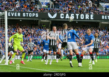 Glasgow, Großbritannien. 18. Mai 2023. Im Ibrox Park, Glasgow, UK, dem Heimstadion des Rangers FC, fand für Allan McGregor, (Spitzname Greegsy), den pensionierenden Rangers Torwart, ein Testimonial Match zwischen Rangers und Newcastle United statt. Allan McGregor feierte im Februar 2002 sein erstes Team-Debüt und hat 500 Spiele für Rangers gespielt. Er war Teil des 6. Ligatitels, der 5. LigaCup-Siegerteams und spielte auch eine Schlüsselrolle bei den Rangers, die 2008 und 2022 den UEFA Cup und das Europa League Finale erreichten. Kredit: Findlay/Alamy Live News Stockfoto