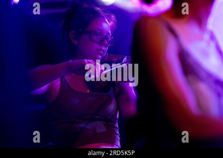 Mailand, Italien. 18. Juli 2023. Georgia Ellery of Black Country, New Road tritt live im Circolo Magnolia in Mailand, Italien, am 18 2023. Juli auf. Kredit: SOPA Images Limited/Alamy Live News Stockfoto