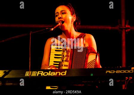 Mailand, Italien. 18. Juli 2023. May Kershaw von Black Country, New Road tritt live im Circolo Magnolia in Mailand, Italien, am 18 2023. Juli auf. Kredit: SOPA Images Limited/Alamy Live News Stockfoto